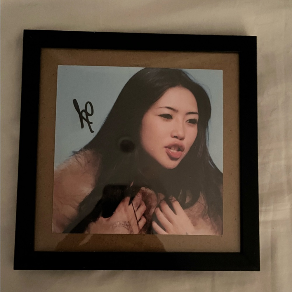 Beabadoobee this is how tomorrow moves signed insert